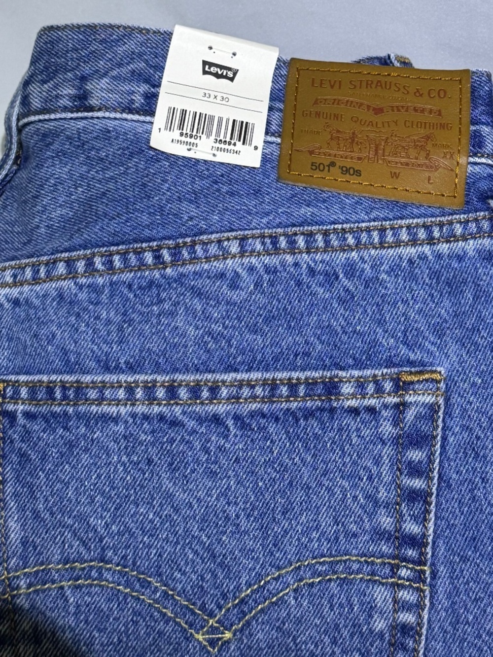 Levi’s 501 ’90s Jeans Men’s 33x30 NWT Relaxed Straight Leg Blue Denim